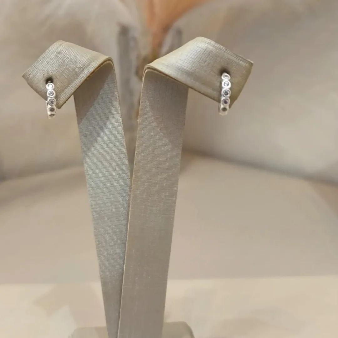 ARGOLA PRATA CRAVEJADO 5 ZIRCÔNIAS