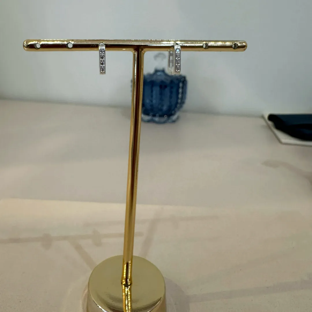 ARGOLA PRATA QUADRADA CRAVEJADA P