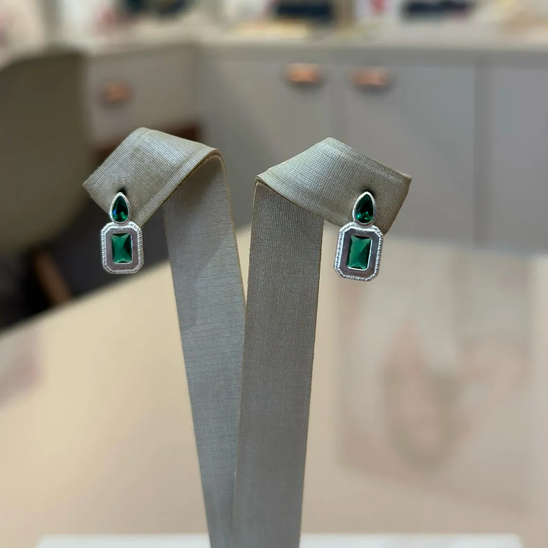 BRINCO PRATA VERDE