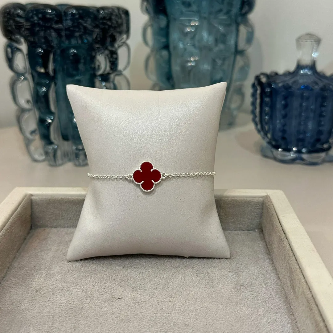 PULSEIRA PRATA VAN CLEEF VERMELHA