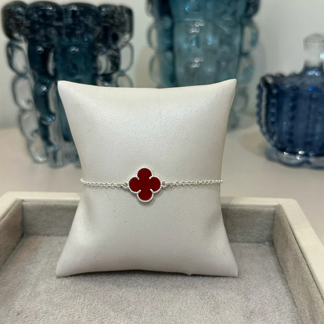 PULSEIRA PRATA VAN CLEEF VERMELHA