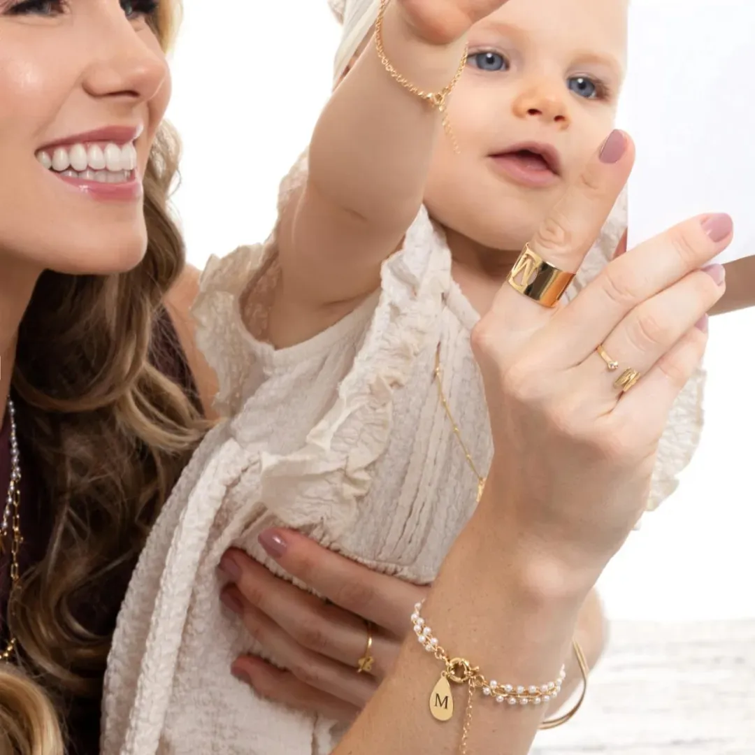 PULSEIRA COM PÉROLAS, INICIAL E FECHO BOIA