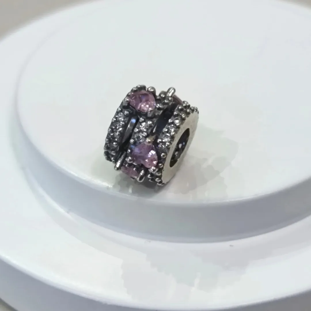 BERLOQUE PRATA SEPARADOR CRAVEJADO CORAÇÃO ROSA