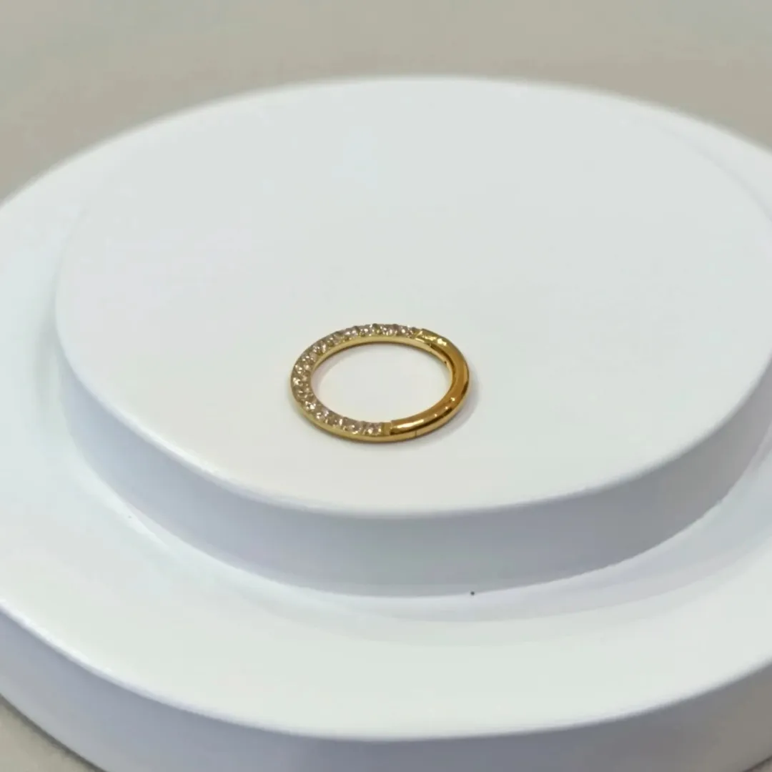 PIERCING ARGOLA ARTICULADA SEGMENTADA CRAVEJADA FRONTAL PVD GOLD