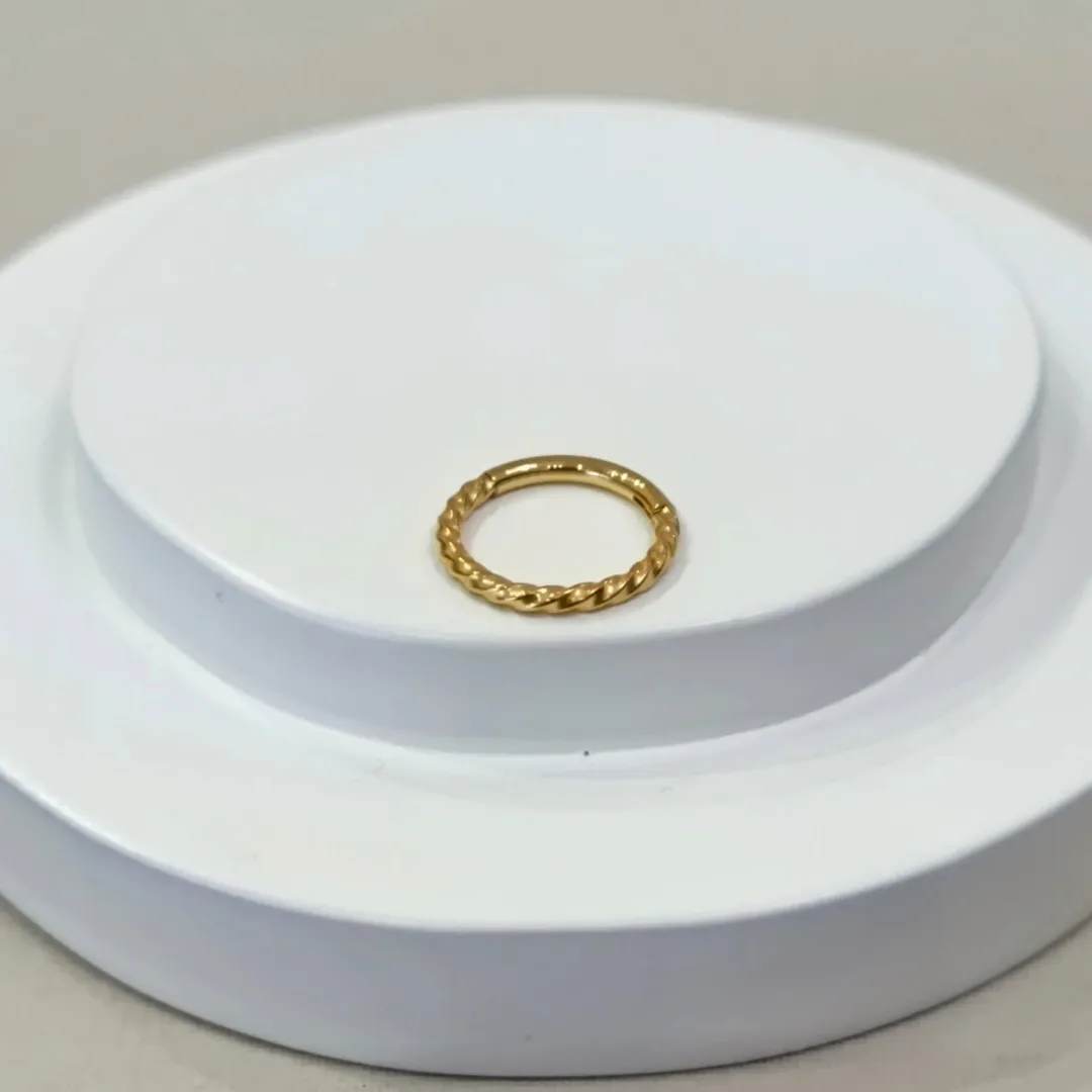 PIERCING ARGOLA ARTICULADA TORCIDA 8MM PVD GOLD