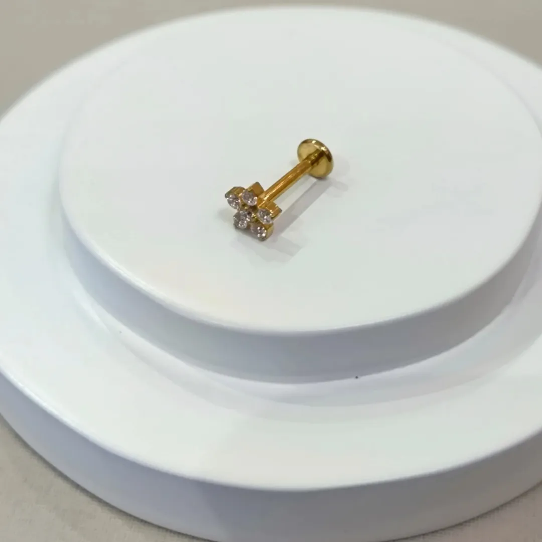 PIERCING LABRET FLOR CRAVEJADA PVD GOLD