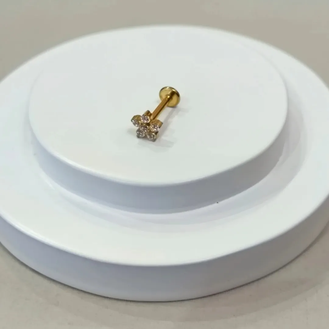 PIERCING LABRET FLOR CRAVEJADA PVD GOLD