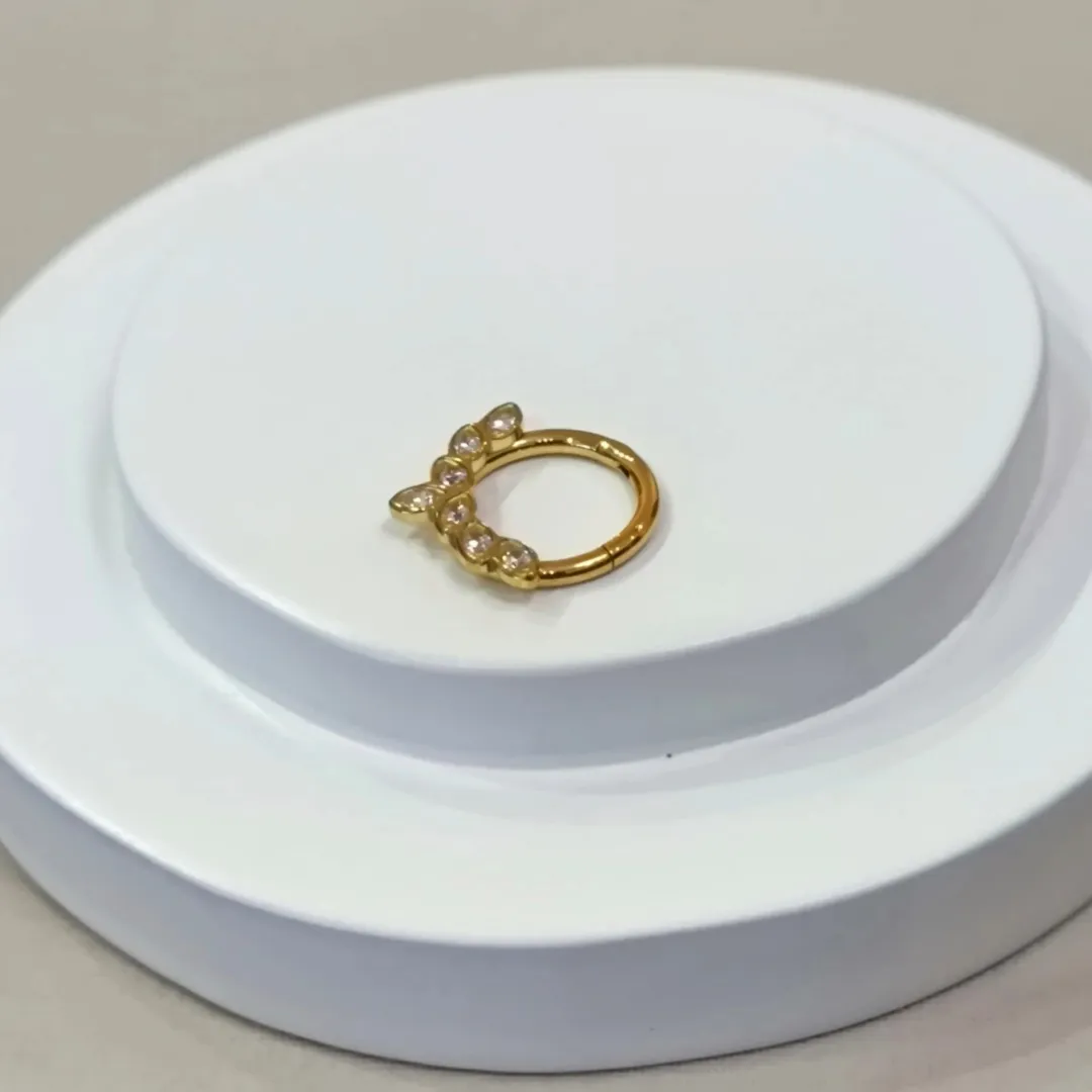 PIERECING ARGOLA SEGMENTADA 7 ZIRCÔNIAS PVD GOLD