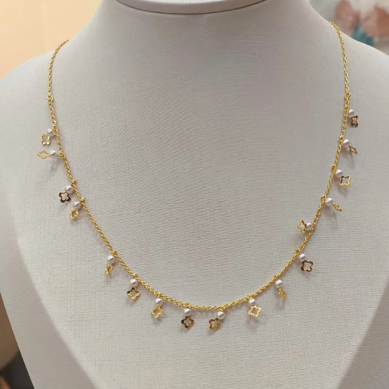 CHOKER PÉROLAS COM MINI  TREVOS