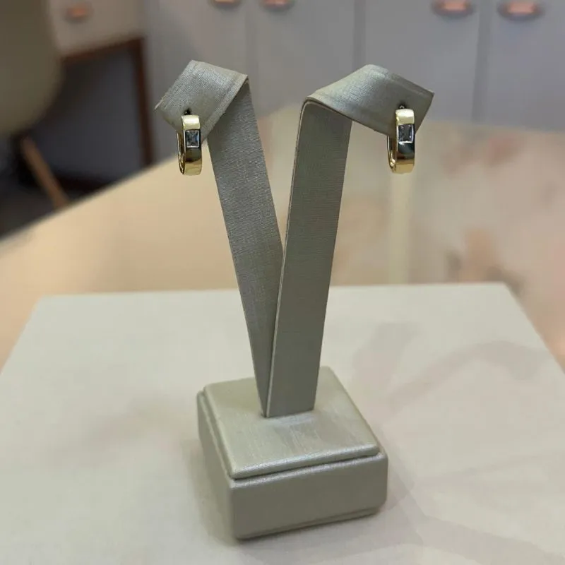 BRINCCO ARGOLA QUADRADA COM UMA ZIRCÔNIA