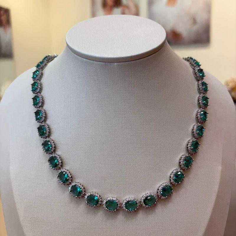 COLAR OVAL CRAVEJADO VERDE TURMALINA