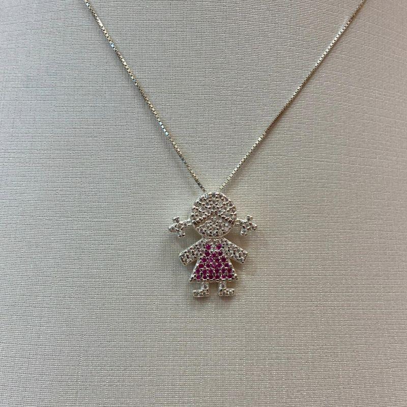 PINGENTE PRATA MENININHA CRAVEJADA ROSA