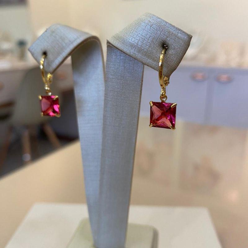 BRINCO ARGOLA ZIRCÔNIA QUADRADA PINK