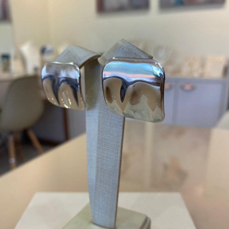 BRINCO QUADRADO ORGÂNICO ABAULADO BANHO DIAMANTE