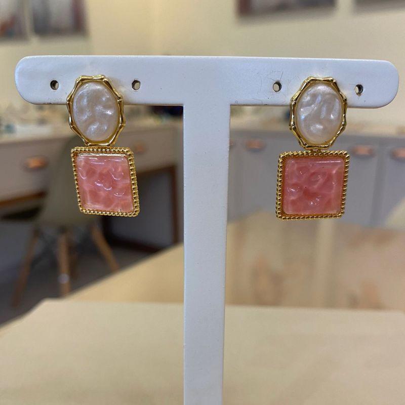 BRINCO ORGÂNICO BASE OVAL MADREPÉROLA E ROSA/SALMÃO