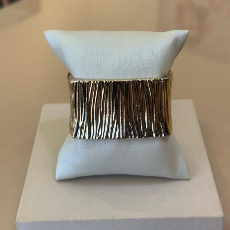 BRACELETE DOURADO QUADRADO ABAULADO