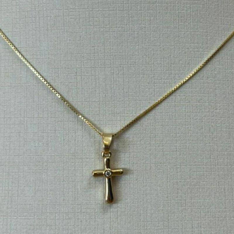 PINGENTE CRUZ ABAULADA UMA ZIRCÔNIA