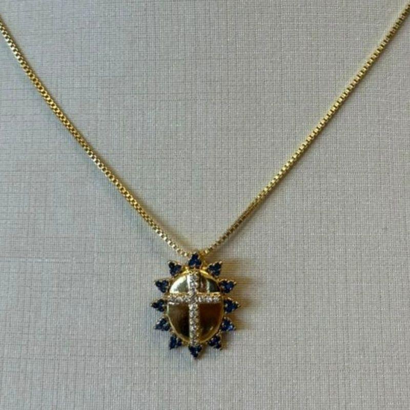 PINGENTE MEDALHA CRUZ CRAVEJADA CRISTAL E AZUL
