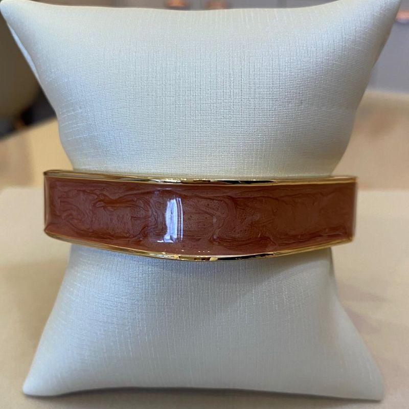 BRACELETE QUADRADO RESINADO MARROM PEROLADO