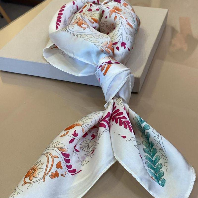 LENÇO BRANCO E PINK 70X70CM