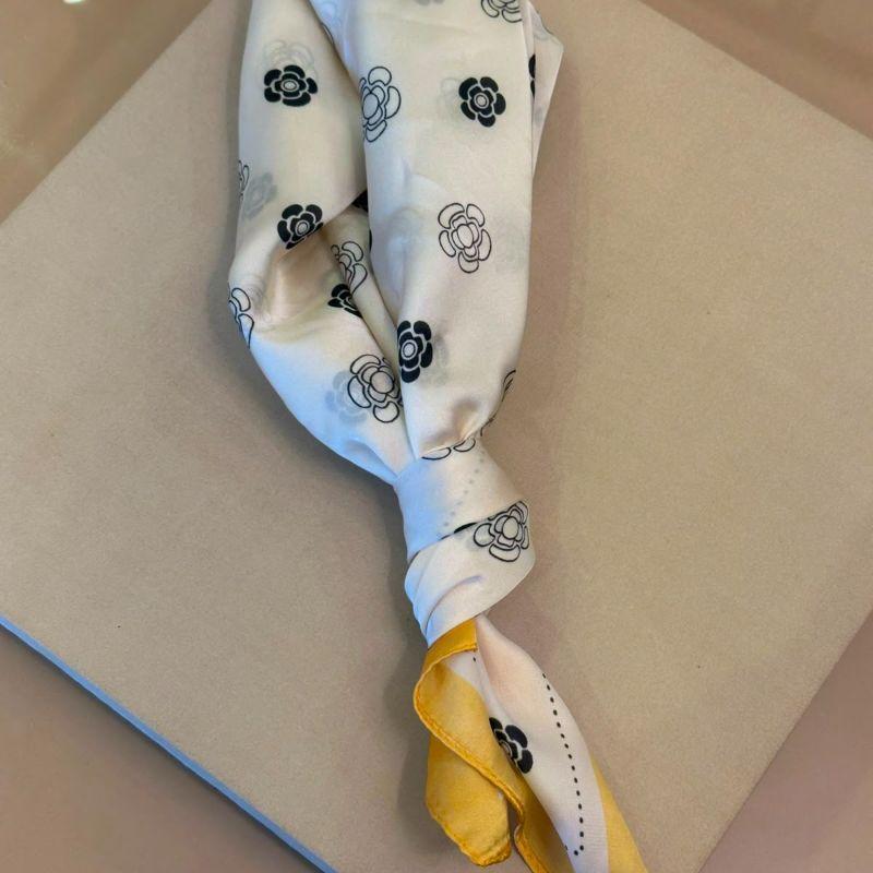 LENÇO OFF WHITE E AMARELO 70X70