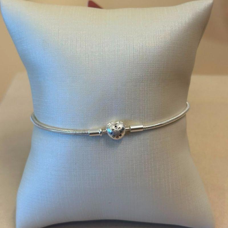 PULSEIRA PANDORA PRATA FECHO CORAÇÃO 20CM